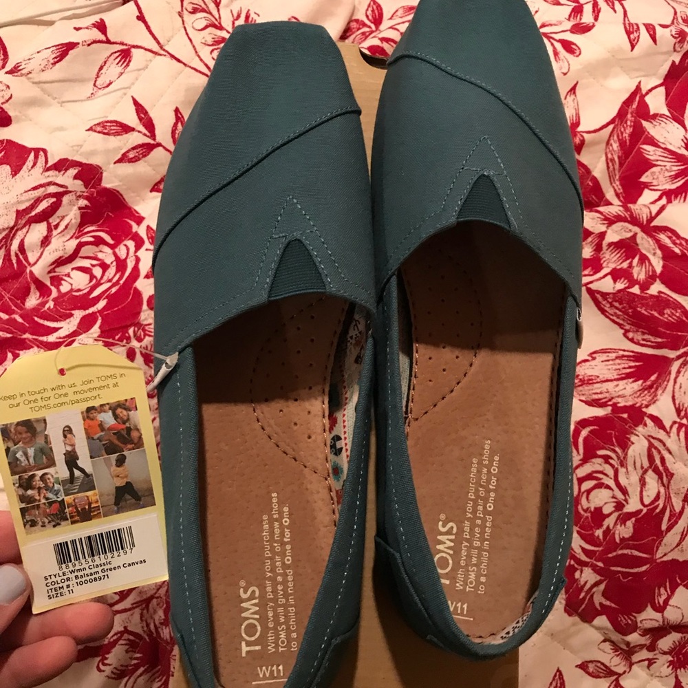 Tom’s women size 11